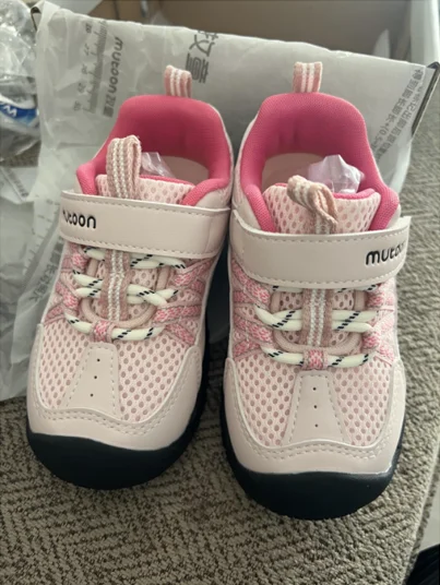 MUTOON shoes photographed by R. H.