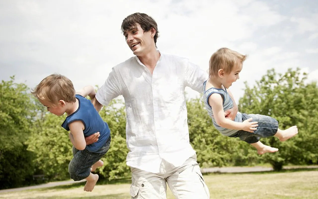What makes a children's shoe light-outdoor ready?